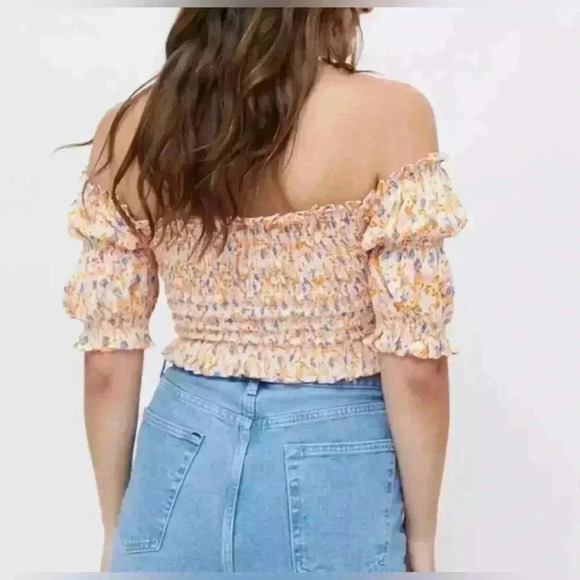 Urban Outfitters Daydreamer Floral Smocked Off The Shoulder Crop Top Size Large - Picture 3 of 12